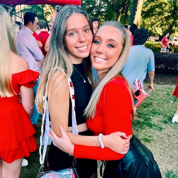 Meet your Posher, Ashleigh: Selling items I no longer need & open to offers!! - Picture 4 of 12